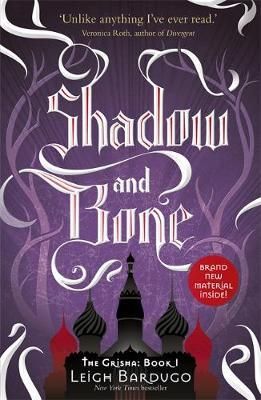 "Shadow and bone" av Leigh Bardugo