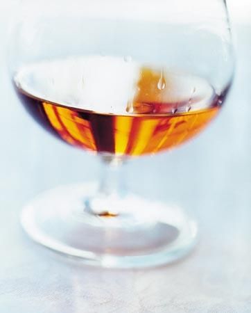 "Historien om cognac, calvados og armagnac, fire nordmenn, heldige giftermål og verdens beste brennevinshus" av Toralf Bølgen
