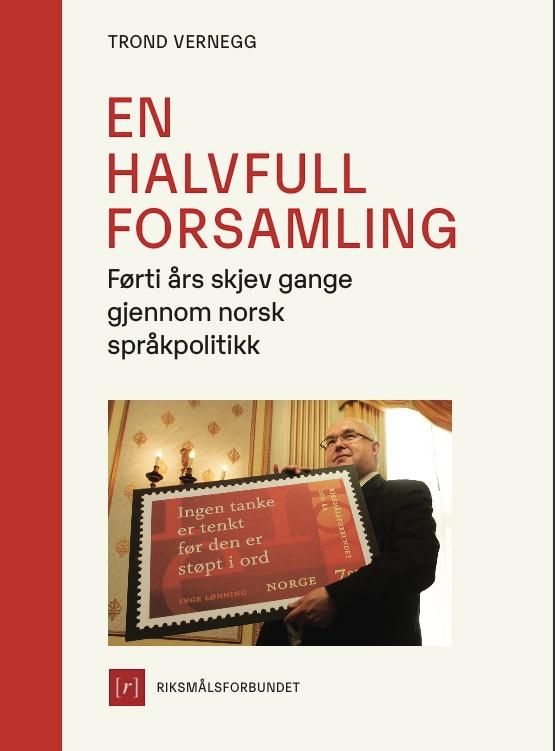 "En halvfull forsamling - førti års skjev gange gjennom norsk språkpolitikk" av Trond Vernegg