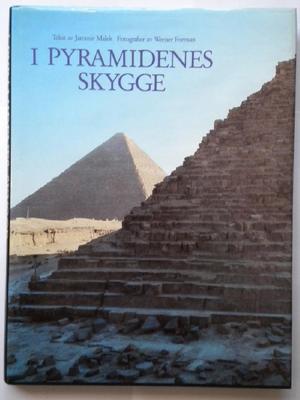 I pyramidenes skygge