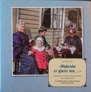 Nydende et glass vin... - Bergenske vertshus, skjenkesteder og restauranter