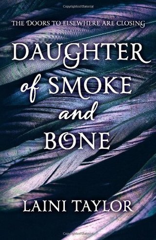"Daughter of Smoke and Bone" av Laini Taylor