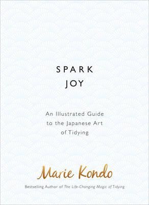 "Spark joy an illustrated guide to the japanese art of tidying" av Marie Kondo