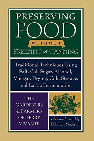 "Preserving Food without Freezing or Canning - Traditional Techniques Using Salt, Oil, Sugar, Alcohol, Vinegar, Drying, Cold Storage, and Lactic Fermentation" av The Gardeners and Farmers of Centre Terre Vivante