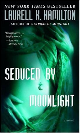 "Seduced by moonlight - a novel" av Laurell K. Hamilton