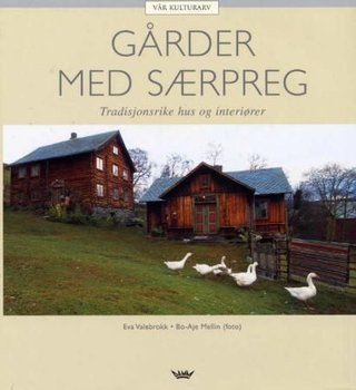 "Gårder med særpreg tradisjonsrike hus og interiører" av Eva Valebrokk