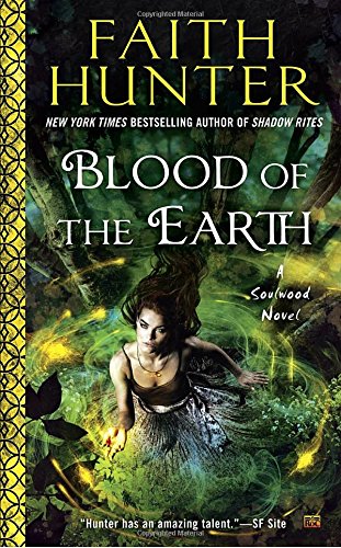 "Blood of the Earth (A Soulwood Novel)" av Faith Hunter