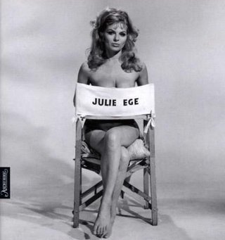 "Naken" av Julie Ege