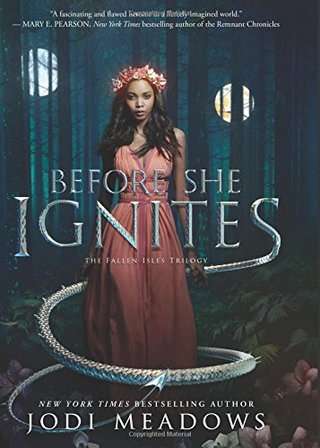 "Before She Ignites (Fallen Isles)" av Jodi Meadows