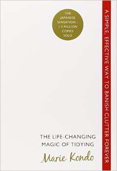 "The life-changing magic of tidying a simple, effective way to banish clutter forever" av Marie Kondo
