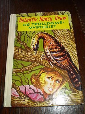 "Detektiv Nancy Drew og Trolldomsmysteriet" av Keen Carolyn