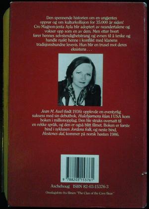 "Hulebjørnens klan" av Jean M. Auel