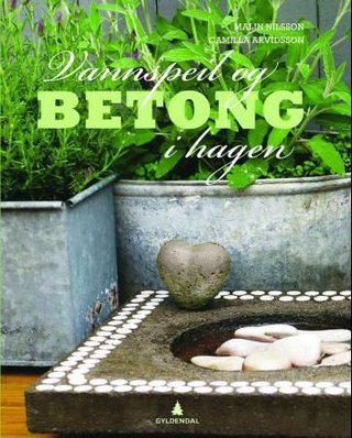 Vannspeil og betong i hagen