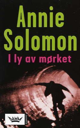 "I ly av mørket" av Annie Solomon