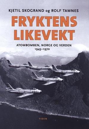 "Fryktens likevekt - atombomben, Norge og verden : 1945-1970" av Kjetil Skogrand