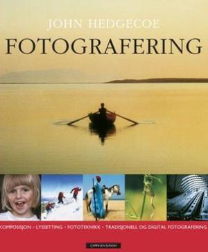 "Fotografering - Komposisjon, lyssetting, fototeknikk, tradisjonell og digital fotografering" av John Hedgecoe