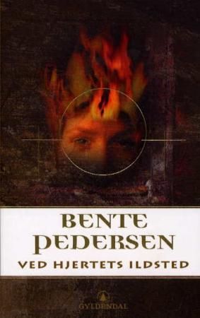 "Ved hjertets ildsted roman" av Bente Pedersen