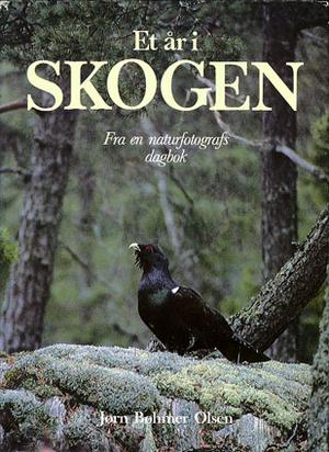 "Et år i skogen fra en naturfotografs dagbok" av Jørn Bøhmer Olsen