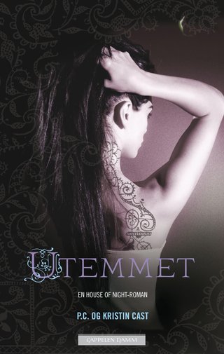 "Utemmet en house of night-roman" av P.C. Cast