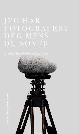 "Jeg har fotografert deg mens du sover roman" av Alicia Thi Nguyen Ryberg