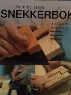 "Damms store snekkerbok alt du trenger for å arbeide med tre : teknikker, eksperttips, prosjekter" av Jan Tore Egge