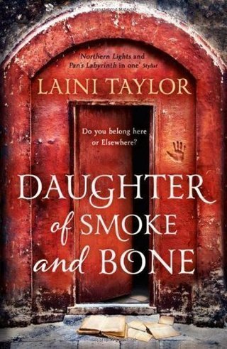 "Daughter of Smoke and Bone (Daughter of Smoke and Bone Trilogy) of Taylor, Laini on 05 July 2012"