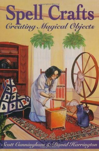 "Spell Crafts Creating Magical Objects (Llewellyn's Practical Magic)" av Scott Cunningham