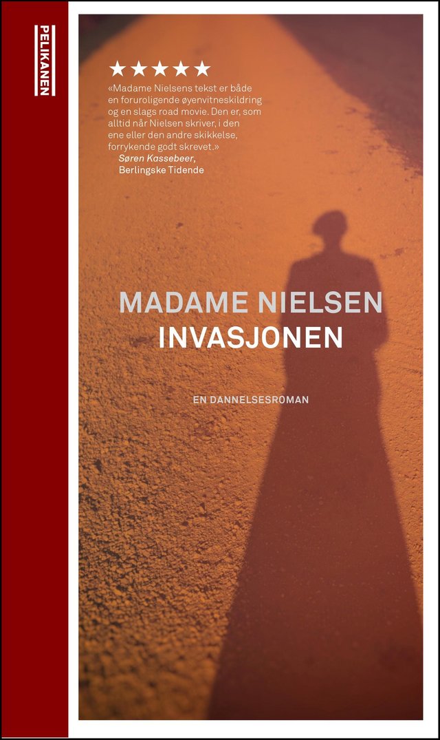 "Invasjonen - en fremmed i flyktningstrømmen : dannelsesroman" av Madame Nielsen