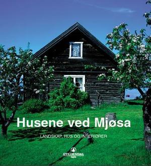 "Husene ved Mjøsa - landskap, hus og interiører" av Martin Bækkelund
