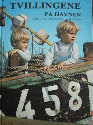 "Tvillingene på havnen" av Ib Hansen