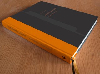 "Atelierdøra på gløtt kunstnere på Haugalandet" av Lise-Marte Vikse Kallåk