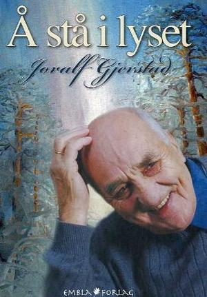 "Å stå i lyset" av Joralf Gjerstad