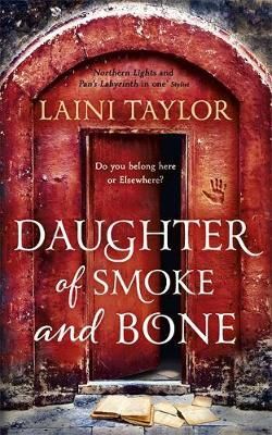 "Daughter of smoke and bone" av Laini Taylor