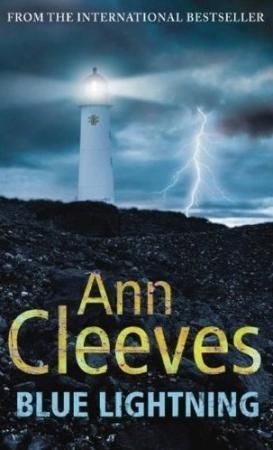 "Blue lightning" av Ann Cleeves